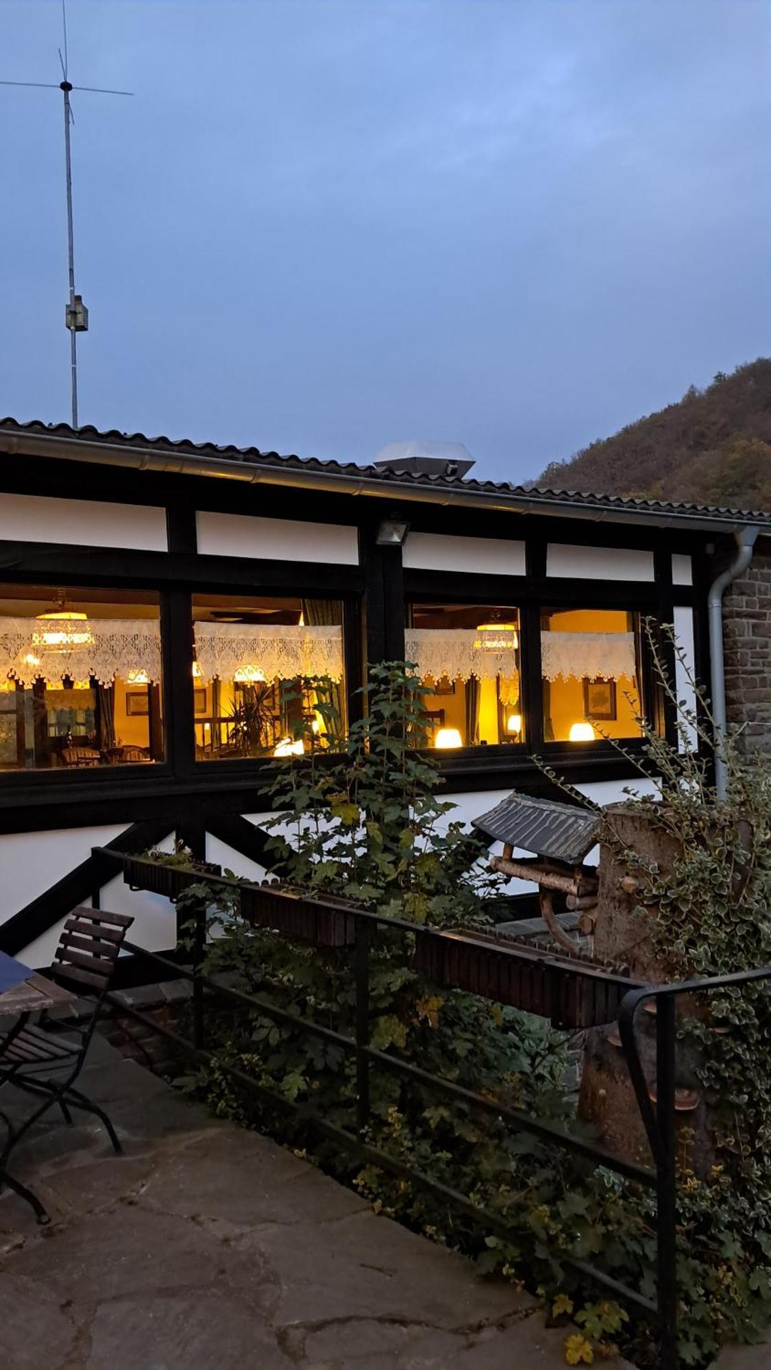 Hotel-Restaurant Tannenhof Ahrbruck ภายนอก รูปภาพ
